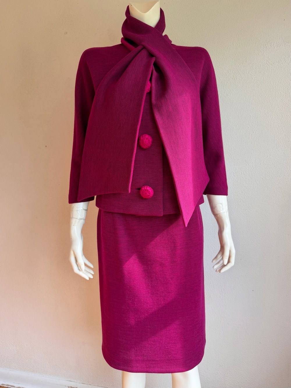 Vintage 1950s 1960s MAGENTA PINK Wool Knit Suit Skirt Set Promenade Scarf Ascot - Picture 11 of 16